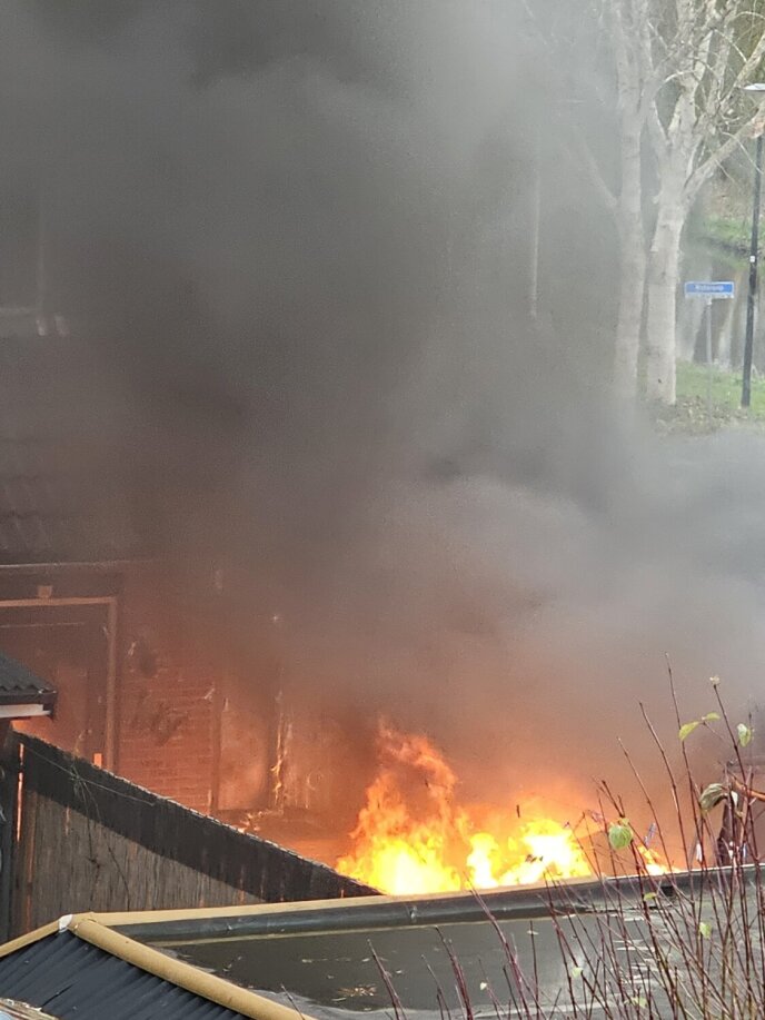 Woningbrand na explosie in Mijdrecht