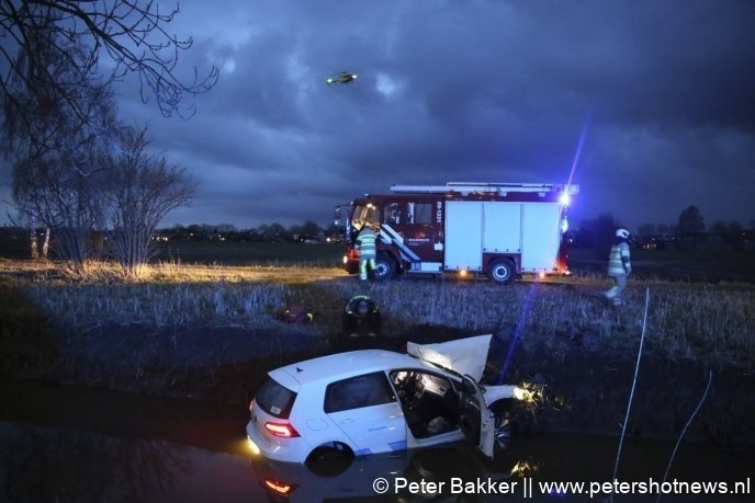 Traumahelikopter zet de landing in bij het ongeluk