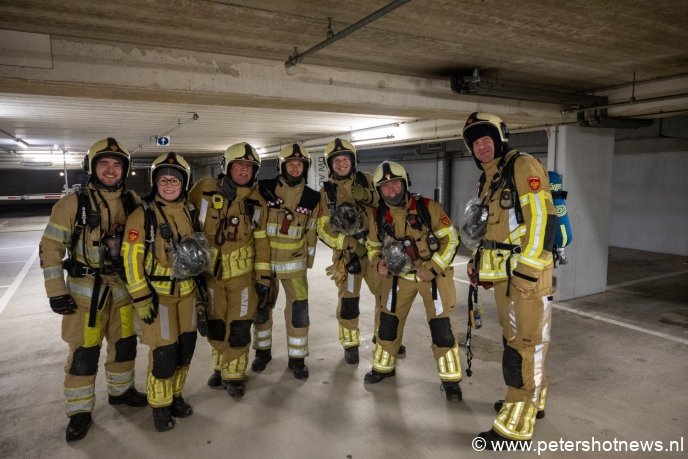 De brandweervrijwilligers van verschillende posten tijdens de uitruk