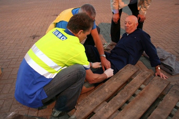 Beknelling onder een omgevallen stapel pallets