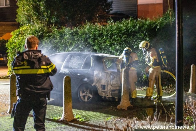 Brandweer blust autobrand in Mijdrecht - Peters Hotnews.nl
