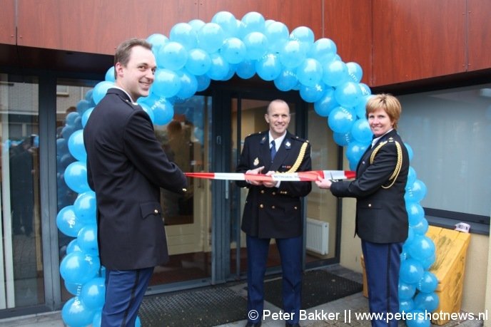 v.l.n.r. Martien van Herk (operationeel leidinggevende bureau Mijdrecht), Olaf Broers (teamchef Stichtse Vecht/De Ronde Venen) en Ellen Boverman (districtschef West-Utrecht)