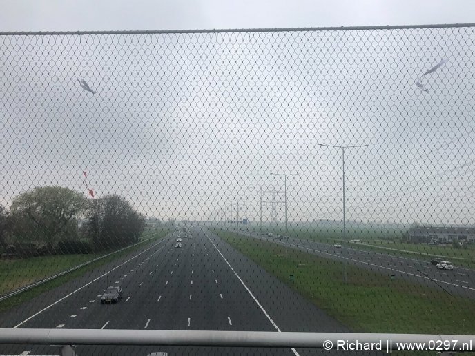 Alleen de lintjes hangen nog boven de A2 bij Nieuwer Ter Aa