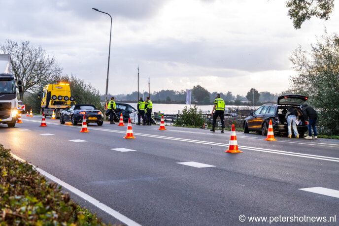 Vier auto's en vrachtwagen botsen op N201