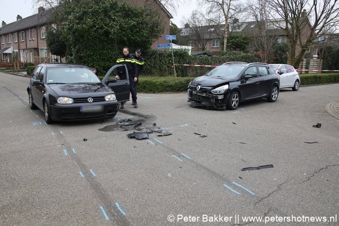 VOA verzet de auto stukje voor stukje om foto's te kunnen maken