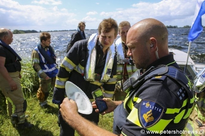 De brandweer trof een geschreven bord met nummer aan, mogelijk van de eigenaar