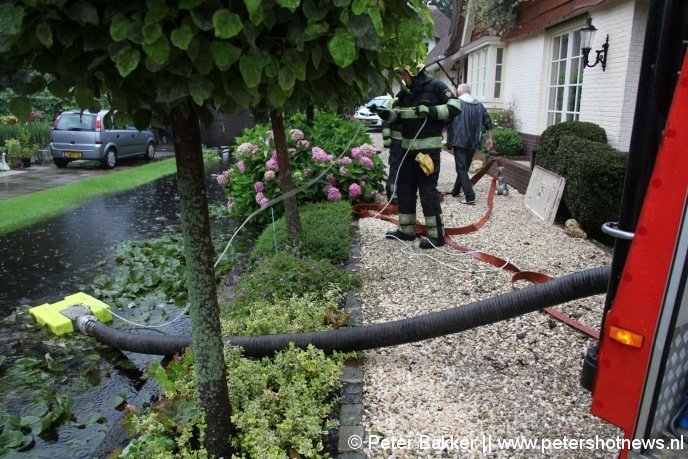 Herenweg Wilnis, bedrijf in kelder onder water gelopen