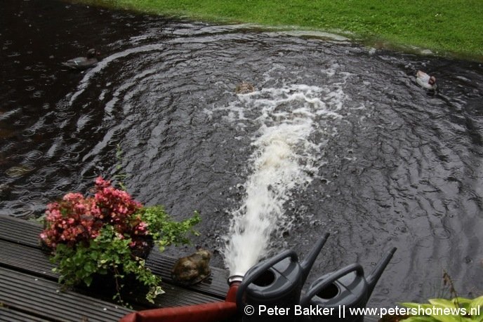 Herenweg Wilnis, bedrijf in kelder onder water gelopen